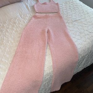 Two piece super soft and cozy lounge set!! Baby pink size XS/S, worn once!!
